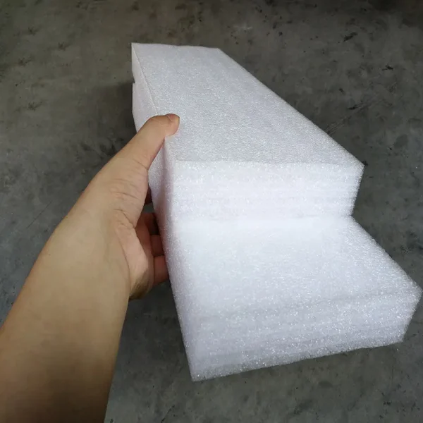 Cận cảnh tấm xốp PE-Foam mịn và chất lượng